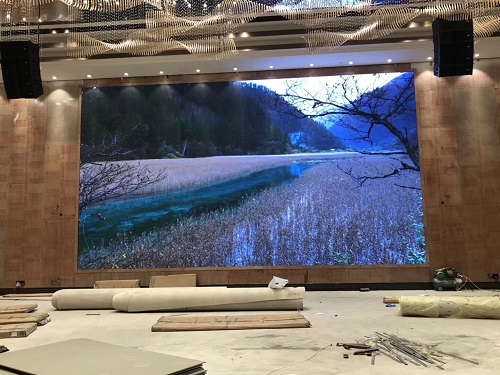 新泰國(guó)際酒店小間距P1.8顯示屏